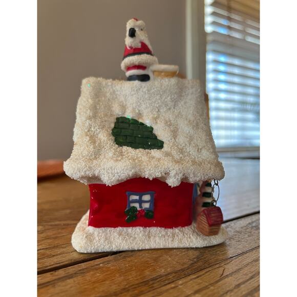 K's Collection 6" height and 4" length Christmas Winter House. - Picture 3 of 5